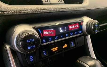 Toyota RAV4, 2021 год, 3 000 000 рублей, 17 фотография