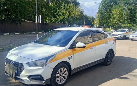Hyundai Solaris II рестайлинг, 2017 год, 590 000 рублей, 1 фотография