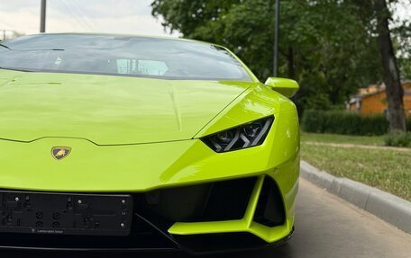 Lamborghini Huracán, 2022 год, 32 000 000 рублей, 4 фотография