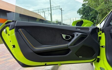 Lamborghini Huracán, 2022 год, 32 000 000 рублей, 11 фотография