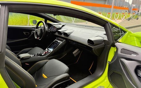 Lamborghini Huracán, 2022 год, 32 000 000 рублей, 12 фотография