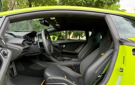 Lamborghini Huracán, 2022 год, 32 000 000 рублей, 10 фотография
