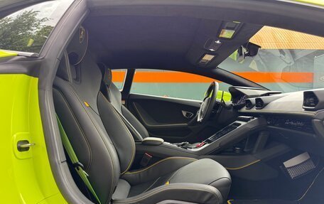 Lamborghini Huracán, 2022 год, 32 000 000 рублей, 14 фотография