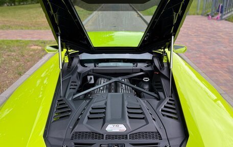 Lamborghini Huracán, 2022 год, 32 000 000 рублей, 21 фотография
