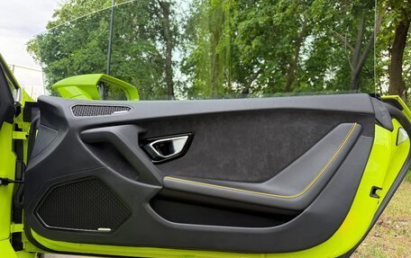 Lamborghini Huracán, 2022 год, 32 000 000 рублей, 17 фотография