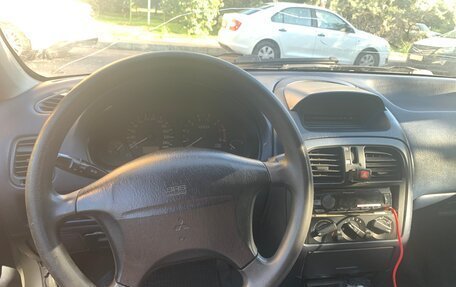 Mitsubishi Carisma I, 2000 год, 310 000 рублей, 1 фотография