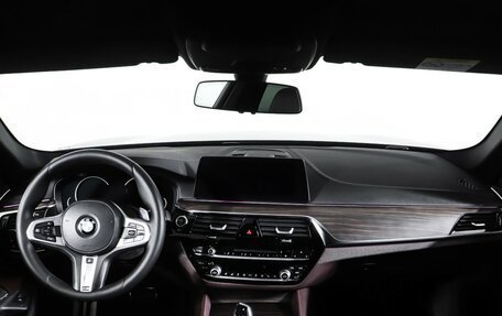 BMW 5 серия, 2018 год, 4 490 000 рублей, 17 фотография