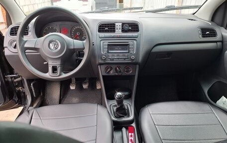 Volkswagen Polo VI (EU Market), 2013 год, 700 000 рублей, 2 фотография