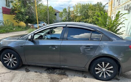 Chevrolet Cruze II, 2010 год, 550 000 рублей, 3 фотография