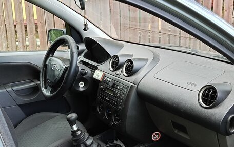 Ford Fiesta, 2002 год, 300 000 рублей, 4 фотография