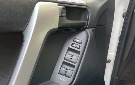 Toyota Land Cruiser Prado 150 рестайлинг 2, 2020 год, 5 049 000 рублей, 15 фотография