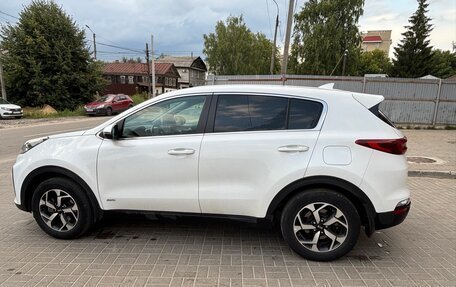 KIA Sportage IV рестайлинг, 2020 год, 2 410 000 рублей, 5 фотография
