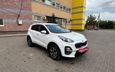 KIA Sportage IV рестайлинг, 2020 год, 2 410 000 рублей, 3 фотография