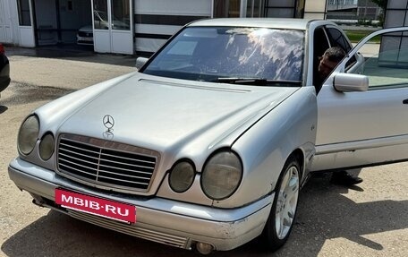 Mercedes-Benz E-Класс, 1996 год, 200 000 рублей, 2 фотография