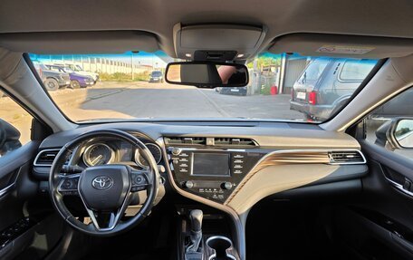 Toyota Camry, 2019 год, 2 750 000 рублей, 8 фотография