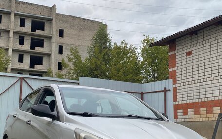 Hyundai Solaris II рестайлинг, 2012 год, 650 000 рублей, 1 фотография
