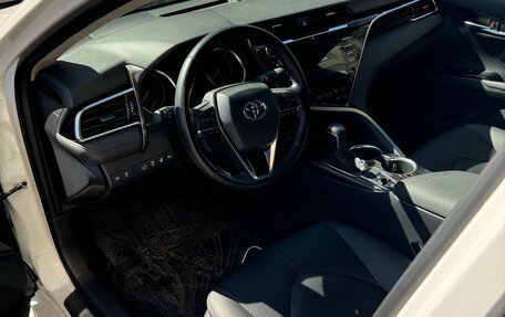 Toyota Camry, 2021 год, 3 750 000 рублей, 2 фотография