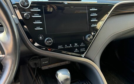 Toyota Camry, 2021 год, 3 750 000 рублей, 4 фотография