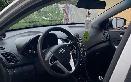 Hyundai Solaris II рестайлинг, 2012 год, 650 000 рублей, 5 фотография
