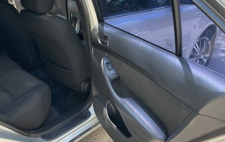 Toyota Avensis III рестайлинг, 2004 год, 650 000 рублей, 8 фотография