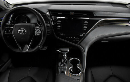 Toyota Camry, 2018 год, 2 650 000 рублей, 13 фотография