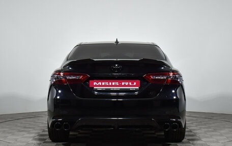 Toyota Camry, 2018 год, 2 650 000 рублей, 6 фотография