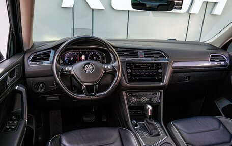 Volkswagen Tiguan II, 2020 год, 3 380 000 рублей, 6 фотография