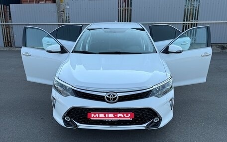 Toyota Camry, 2017 год, 2 400 000 рублей, 4 фотография