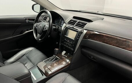 Toyota Camry, 2017 год, 1 749 000 рублей, 7 фотография