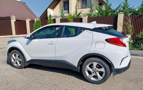 Toyota C-HR I рестайлинг, 2019 год, 2 150 000 рублей, 1 фотография