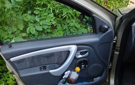 Renault Logan I, 2010 год, 600 000 рублей, 3 фотография