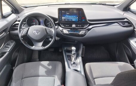 Toyota C-HR I рестайлинг, 2019 год, 2 150 000 рублей, 15 фотография