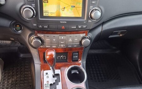 Toyota Highlander III, 2013 год, 2 300 000 рублей, 7 фотография