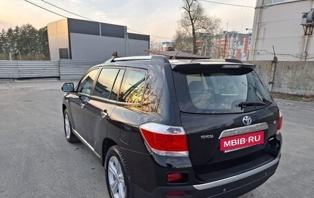 Toyota Highlander III, 2013 год, 2 300 000 рублей, 4 фотография