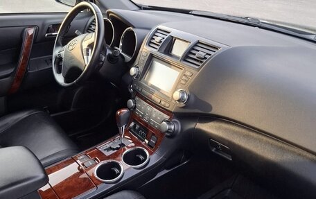 Toyota Highlander III, 2013 год, 2 300 000 рублей, 16 фотография