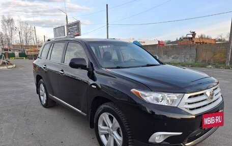 Toyota Highlander III, 2013 год, 2 300 000 рублей, 3 фотография