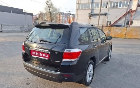 Toyota Highlander III, 2013 год, 2 300 000 рублей, 26 фотография