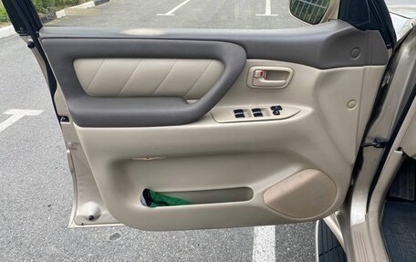 Toyota Land Cruiser 100 рестайлинг 2, 2003 год, 2 950 000 рублей, 12 фотография