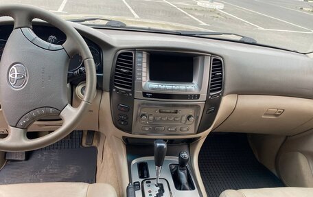 Toyota Land Cruiser 100 рестайлинг 2, 2003 год, 2 950 000 рублей, 13 фотография