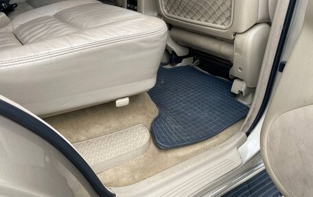 Toyota Land Cruiser 100 рестайлинг 2, 2003 год, 2 950 000 рублей, 31 фотография