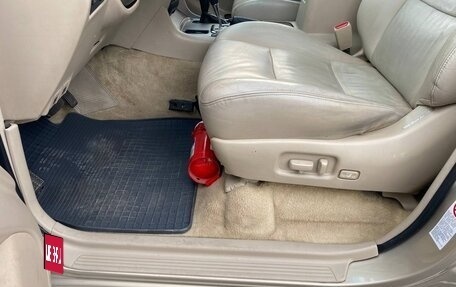 Toyota Land Cruiser 100 рестайлинг 2, 2003 год, 2 950 000 рублей, 25 фотография