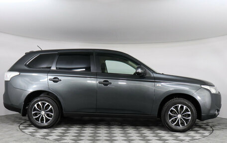 Mitsubishi Outlander III рестайлинг 3, 2014 год, 1 199 000 рублей, 4 фотография