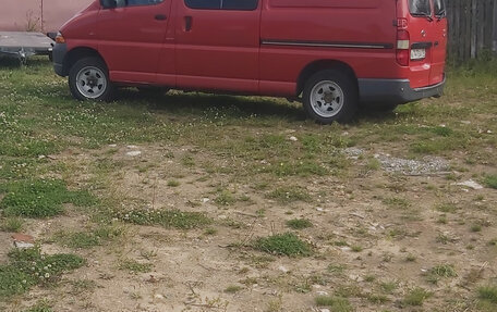 Toyota HiAce, 2002 год, 1 500 000 рублей, 2 фотография