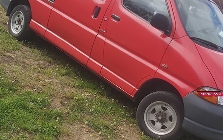 Toyota HiAce, 2002 год, 1 500 000 рублей, 8 фотография