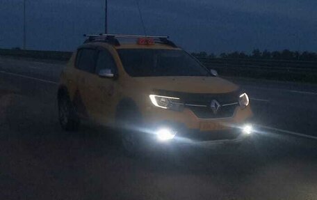 Renault Sandero II рестайлинг, 2022 год, 700 000 рублей, 3 фотография