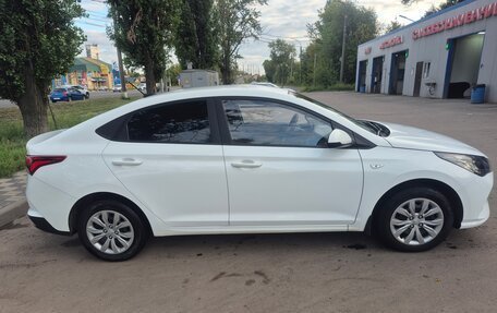 Hyundai Solaris II рестайлинг, 2020 год, 1 290 000 рублей, 3 фотография