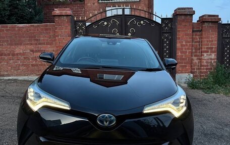 Toyota C-HR I рестайлинг, 2017 год, 1 730 000 рублей, 3 фотография