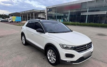 Volkswagen T-Roc I, 2022 год, 1 620 000 рублей, 1 фотография