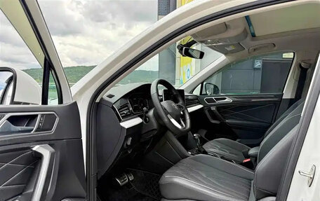 Volkswagen Tiguan II, 2022 год, 2 000 000 рублей, 10 фотография