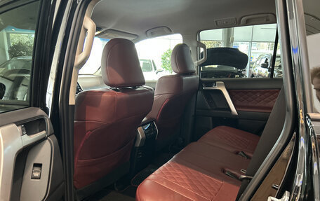 Toyota Land Cruiser Prado 150 рестайлинг 2, 2021 год, 5 777 000 рублей, 12 фотография
